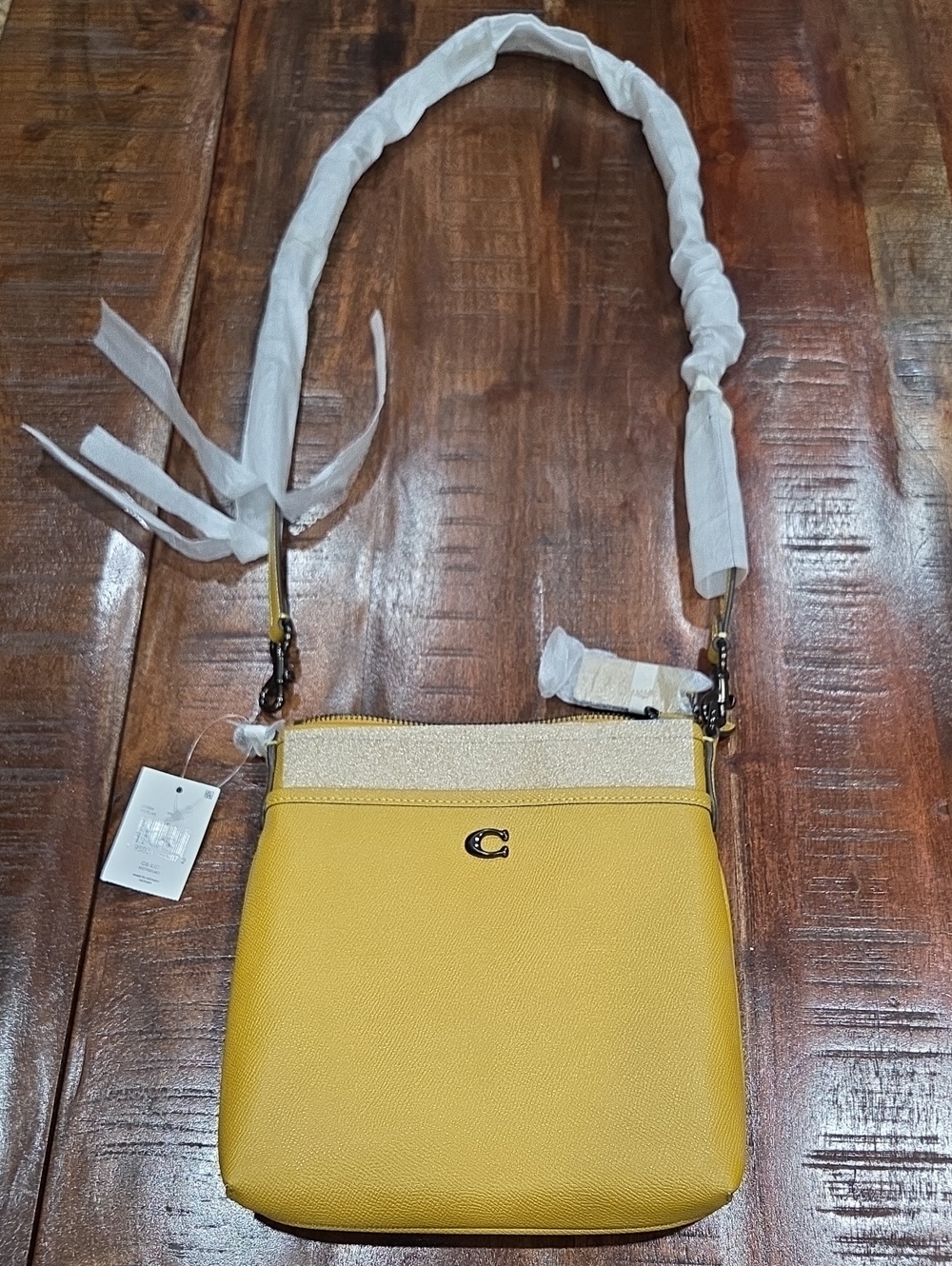 NWT Gorgeous Coach Kitt Golden Crossbody